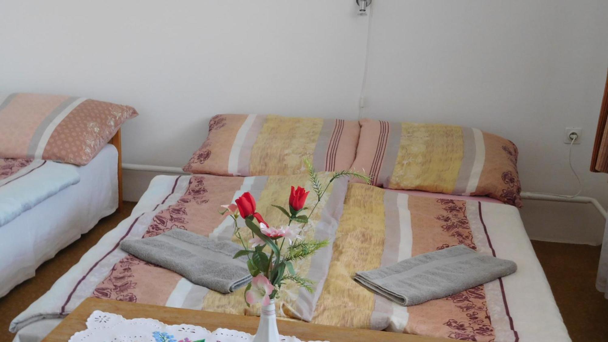 Napfeny Vendeghaz Apartment Miskolc Bagian luar foto
